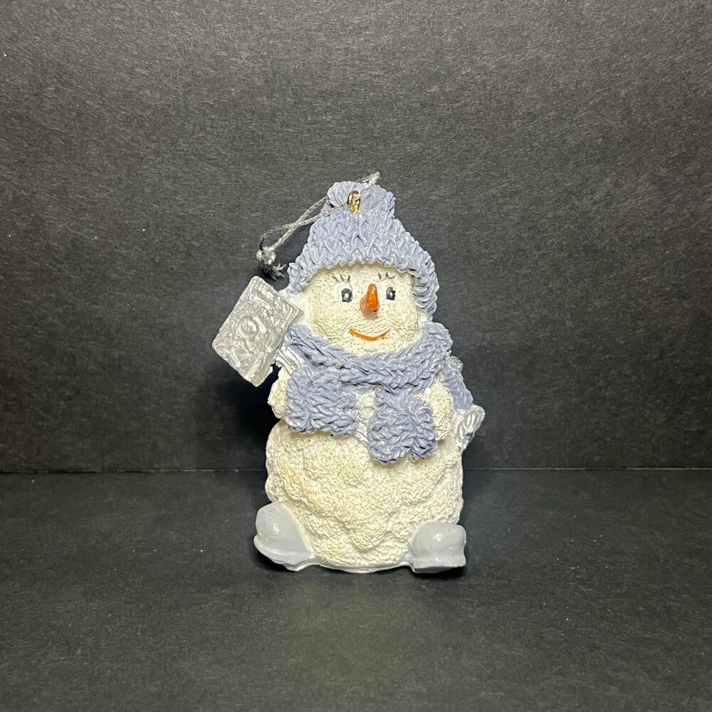 Vintage 1998 The Encore Group Snow Buddies Snowman w/ Noel Christmas Ornament 3"